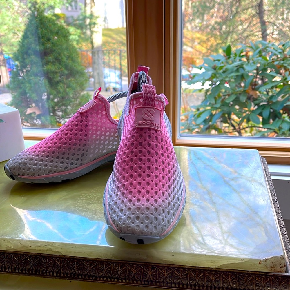 SOCONE women sneakers